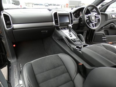 PORSCHE CAYENNE - 4