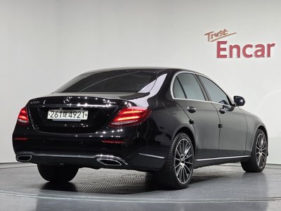 MERCEDES-BENZ E-CLASS - 3