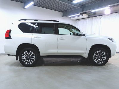 2023 Toyota LAND CRUISER PRADO photo 8