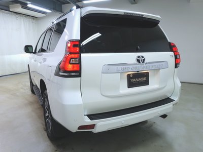 2023 Toyota LAND CRUISER PRADO photo 6
