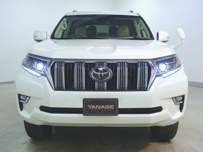 2023 Toyota LAND CRUISER PRADO photo 2