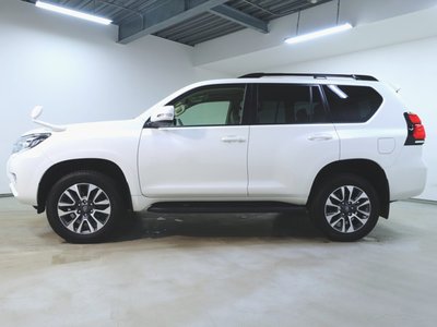 2023 Toyota LAND CRUISER PRADO photo 4