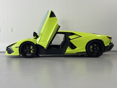 صورة 7 لـ 2025 Lamborghini REVUELTO