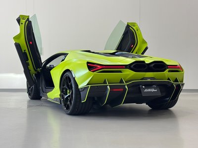 صورة 9 لـ 2025 Lamborghini REVUELTO