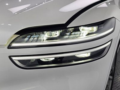 2022 Genesis GV70 photo 9