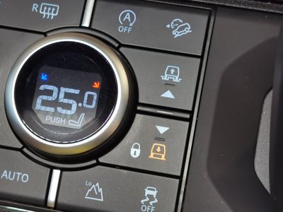 LAND ROVER DEFENDER - 8