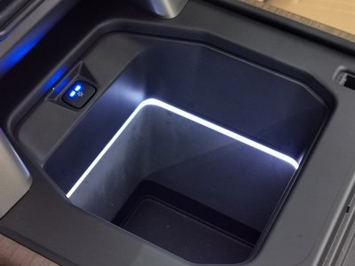 LAND ROVER DEFENDER - 10