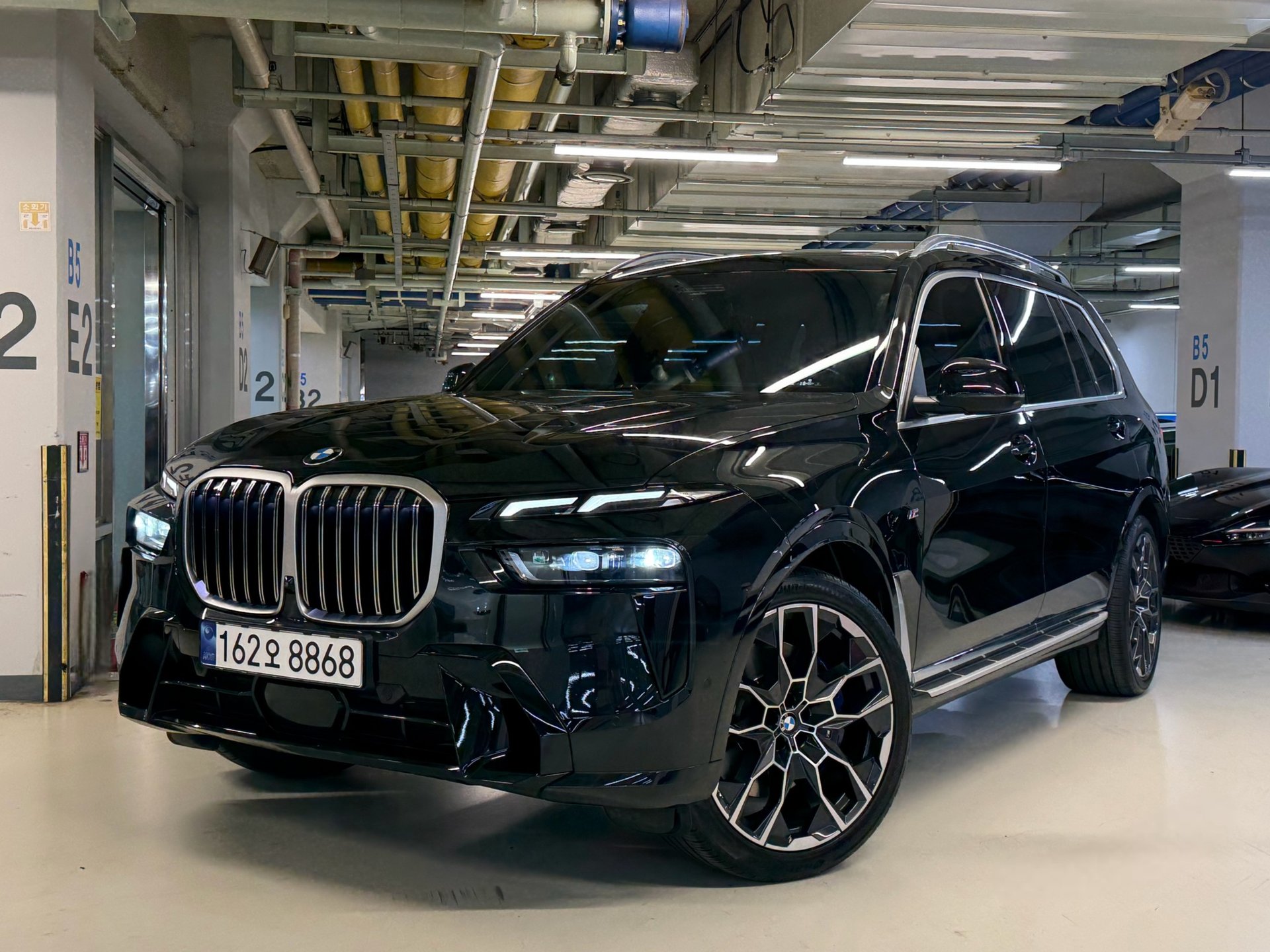 BMW X7 - View 1