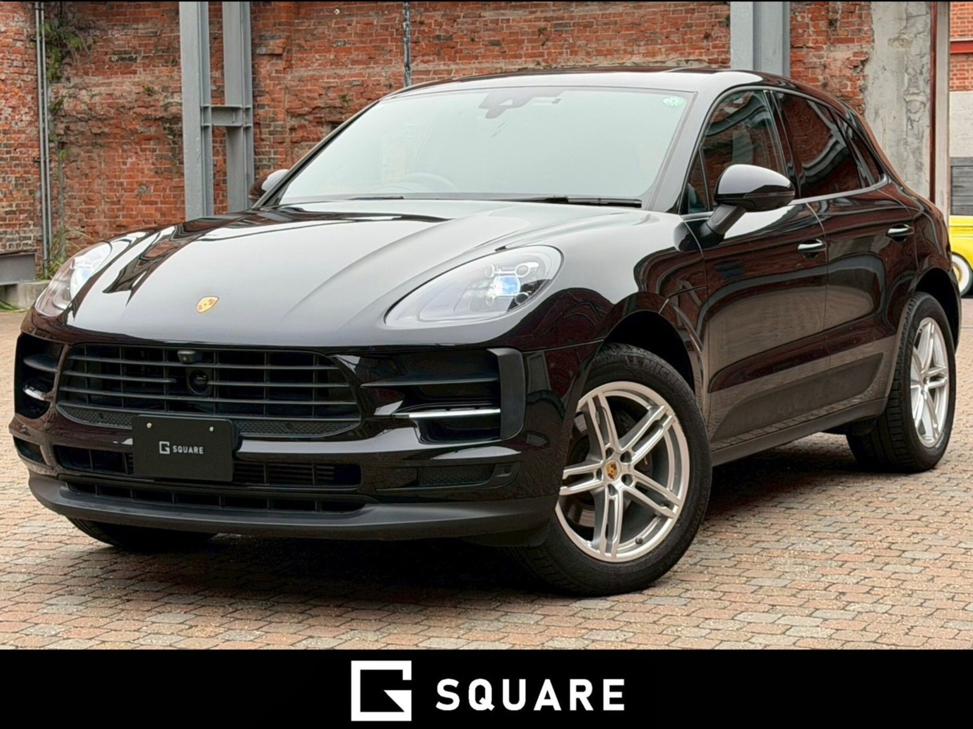 PORSCHE MACAN - View 1