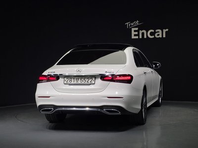 MERCEDES-BENZ E-CLASS - 4