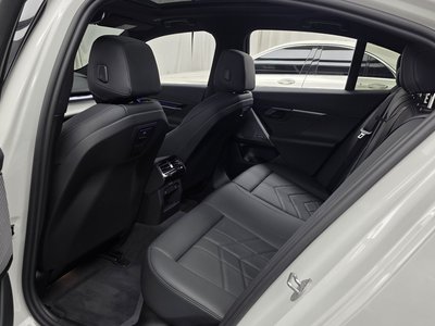 صورة مصغرة 16 لـ 2025 BMW 5 SERIES