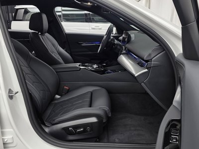 صورة مصغرة 17 لـ 2025 BMW 5 SERIES
