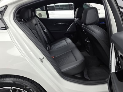صورة مصغرة 18 لـ 2025 BMW 5 SERIES