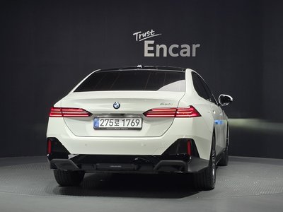 2025 BMW 5 SERIES 照片 3