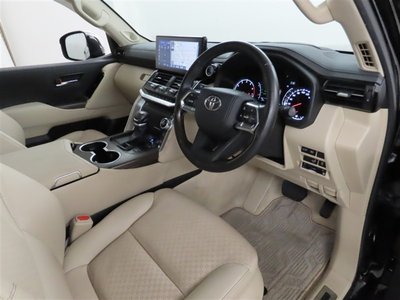 صورة مصغرة 13 لـ 2023 Toyota LAND CRUISER 300