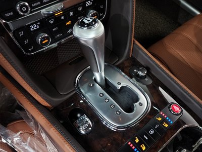 BENTLEY FLYING SPUR - 9