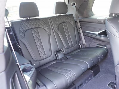 2025 BMW X7 — миниатюра 26
