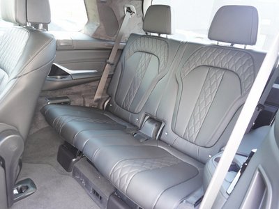 2025 BMW X7 — миниатюра 27