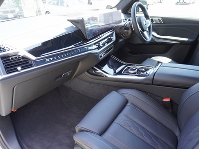 2025 BMW X7 — миниатюра 30