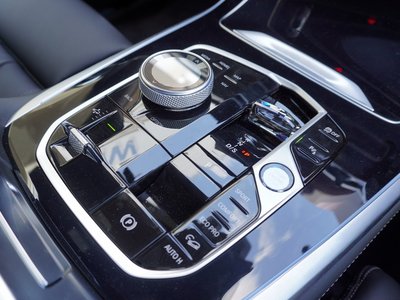 2025 BMW X7 — миниатюра 20