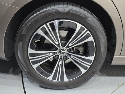 MERCEDES-BENZ E-CLASS - 6