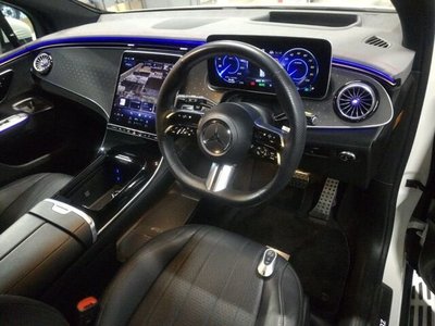 MERCEDES-BENZ EQE - 3