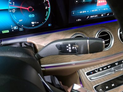 MERCEDES-BENZ E-CLASS - 9