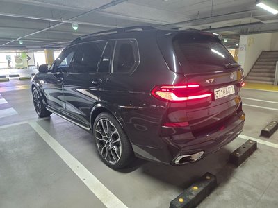 2023 BMW X7 photo 6
