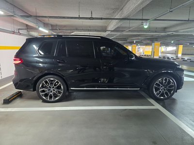 2023 BMW X7 photo 8