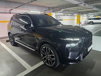 2023 BMW X7 photo 5