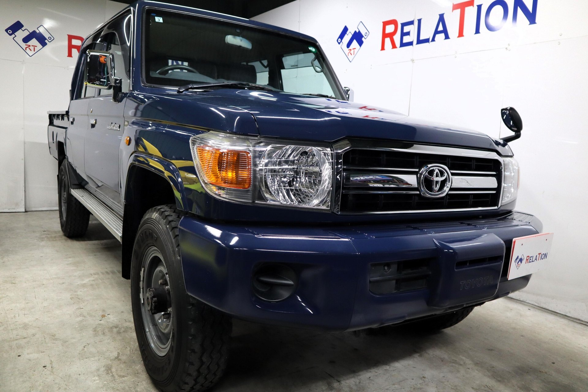 TOYOTA LAND CRUISER 70 PICKUP - View 1