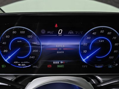 MERCEDES-BENZ EQE - 8