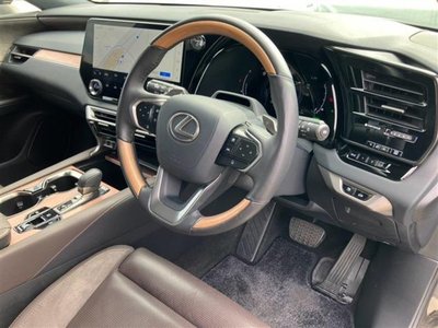 صورة 9 لـ 2023 Lexus RX