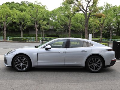 PORSCHE PANAMERA - 8