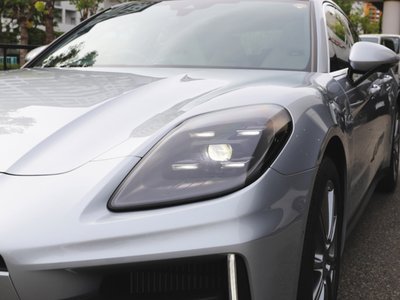 PORSCHE PANAMERA - 4