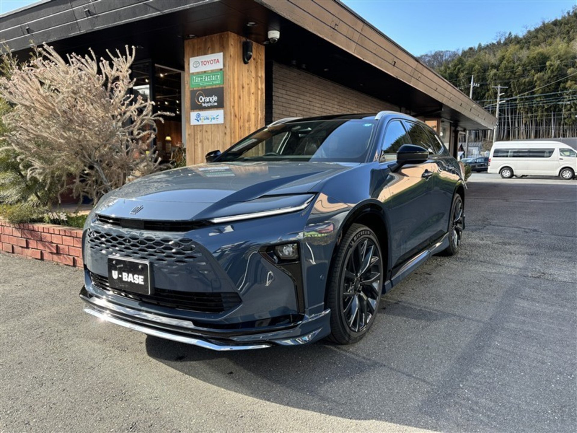 TOYOTA CROWN ESTATE - View 1