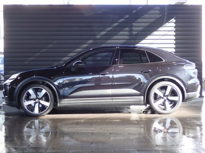 PORSCHE MACAN - 4