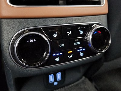 2023 Genesis GV70 — миниатюра 19