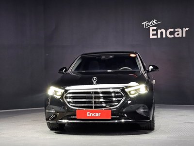 2026 Mercedes-BENZ E-CLASS photo 2