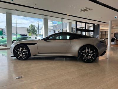 2026 Aston Martin DB12 照片 9