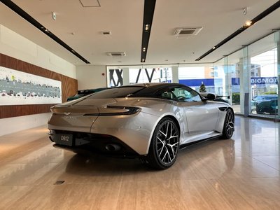 2026 Aston Martin DB12 照片 12