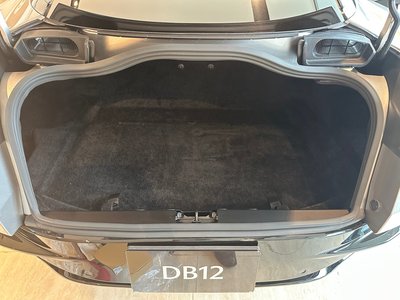 2026 Aston Martin DB12 照片 15