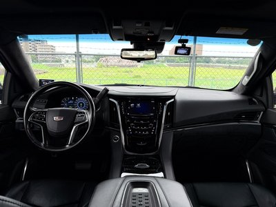 صورة مصغرة 19 لـ 2017 Cadillac ESCALADE