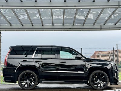 صورة 10 لـ 2017 Cadillac ESCALADE