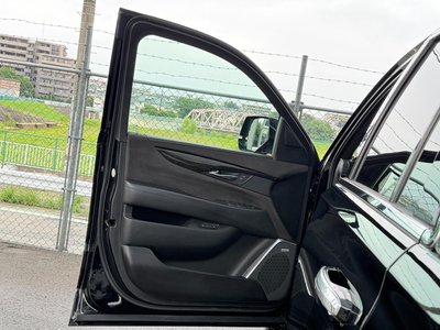 صورة مصغرة 13 لـ 2017 Cadillac ESCALADE