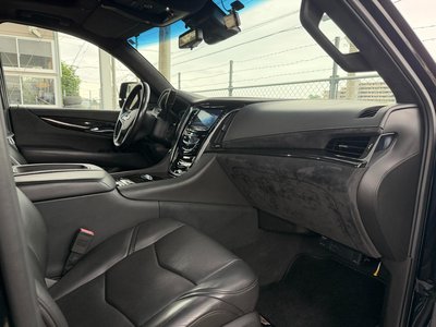 صورة مصغرة 35 لـ 2017 Cadillac ESCALADE