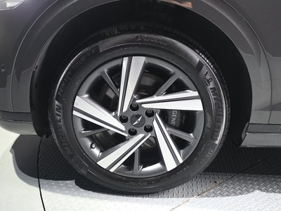 2024 Genesis GV70 photo 6