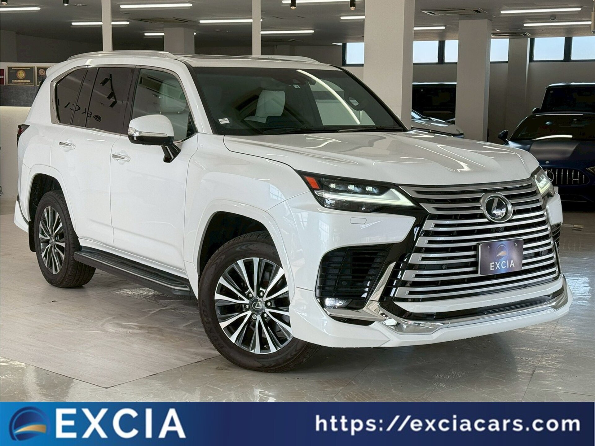 LEXUS LX - View 1