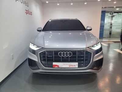 AUDI Q8 - 4