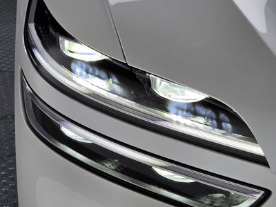 صورة 9 لـ 2023 Genesis GV70